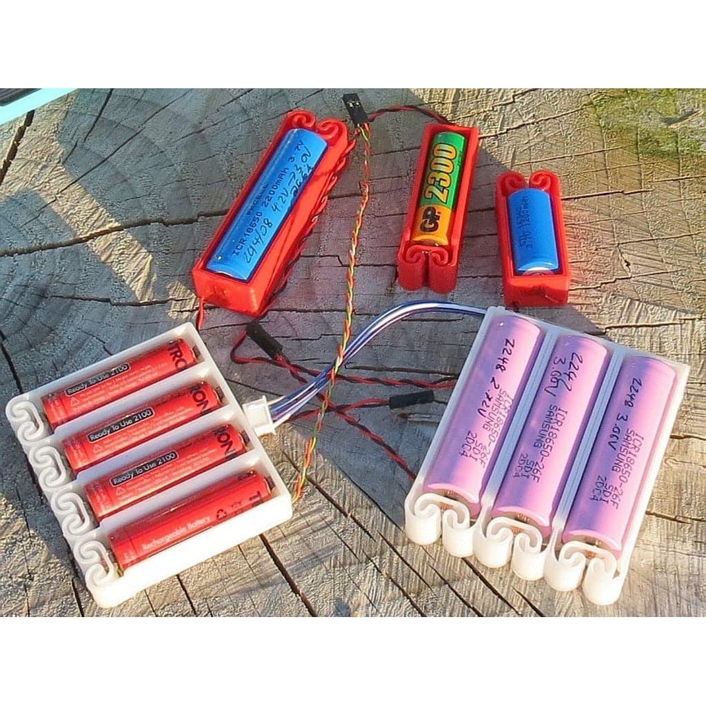 Figura 3D personalizada de Flexing battery holders with integrated spring · Pasatiempo en PLA
