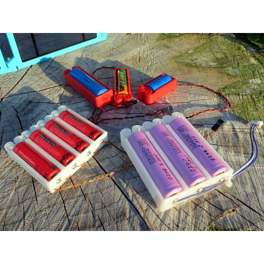 Figura 3D personalizada de Flexing battery holders with integrated spring · Pasatiempo en PLA — imagen 3